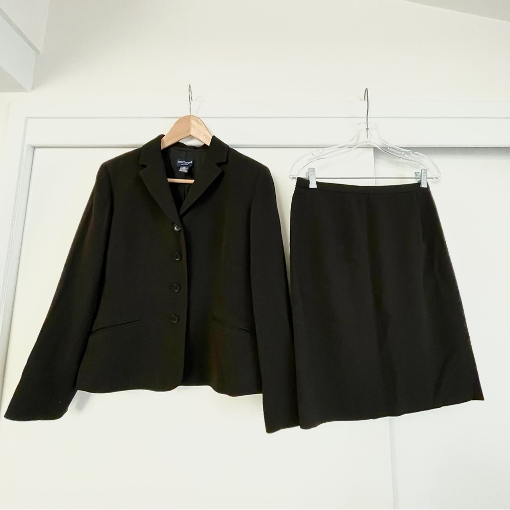 SALE 🔥 ANN TAYLOR PETITES Tiny Polka Dotted Blazer (6P) and Skirt (10P) Set